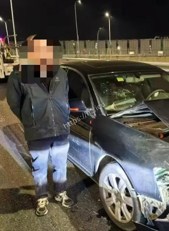 男子家庭吵架情绪崩溃